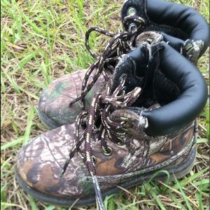 Toddler boy lace up Camo boots size 8